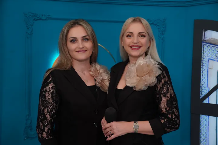 Larisa Harea, Victoria Caras și Iulia Deliu
