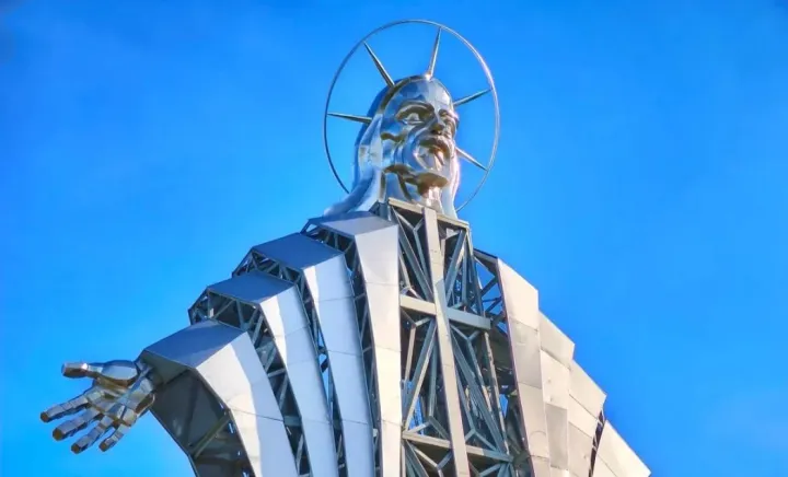 Statuie a lui Iisus Statuie a lui Iisus
