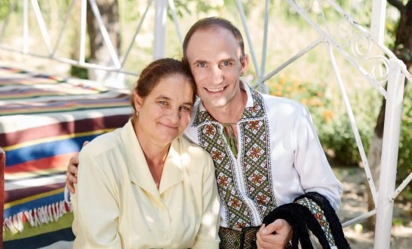Ion Paladi alături de mama sa