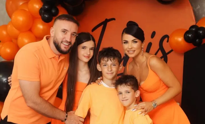 Familia Maxian Familia Maxian