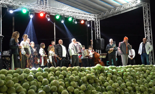 Hramul satului Cașunca