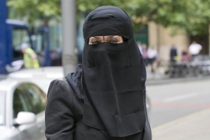 Printesa araba sau prostituata? Cine e femeia care da 1.5 mil. de dolari pe luna pe parfumuri
