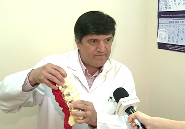 Durerile de spate cauzate de sedentarism: Medicul vertebrolog Anatolie Tagadiuc ne spune cum le evitam