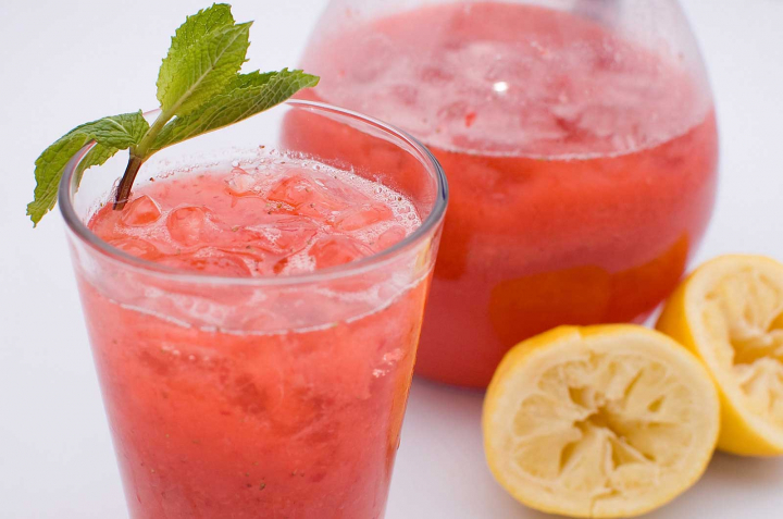 Limonada de capsune si citrice Limonada de capsune si citrice