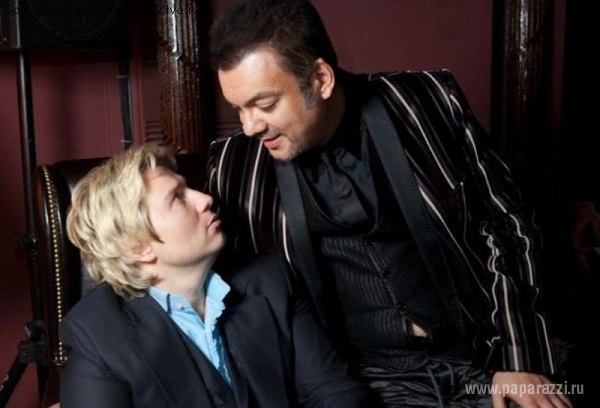 Filip Kirkorov i-a facut masaj lui Nicolai Baskov! Fotografia care i-a uimit pe fani - FOTO Filip Kirkorov i-a facut masaj lui Nicolai Baskov! Fotografia care i-a uimit pe fani - FOTO