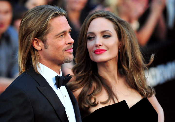 Angelina Jolie, rasfatata de ziua sa! Cum au surprins-o Brad Pitt si cei 6 copii - FOTO Angelina Jolie, rasfatata de ziua sa! Cum au surprins-o Brad Pitt si cei 6 copii - FOTO