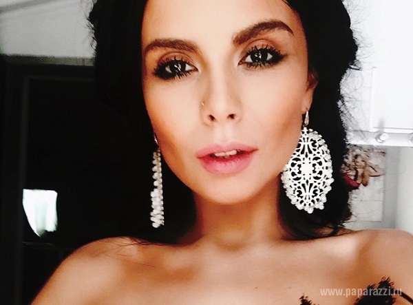 Nastea Kamenskih, intr-o rochie rosie cu slit adanc, la Premiile Muz TV! Iata tinuta ei - FOTO Nastea Kamenskih, intr-o rochie rosie cu slit adanc, la Premiile Muz TV! Iata tinuta ei - FOTO