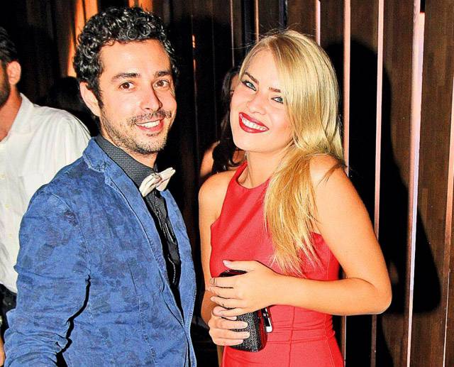 Iubita lui Marius Moga, cu burtica la ceremonia de absolvire! Cum a pozat alaturi de colegii sai Iubita lui Marius Moga, cu burtica la ceremonia de absolvire! Cum a pozat alaturi de colegii sai