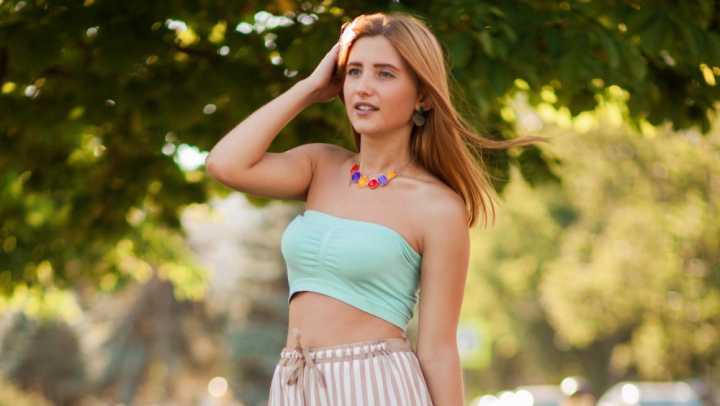 In vara acestui an se poarta pantalonii evazati! Afla cu ce ii poti combina - FOTO