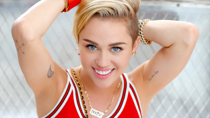 A ajuns piele si os din cauza iubitului sau? Cat de mult a slabit Miley Cyrus - FOTO A ajuns piele si os din cauza iubitului sau? Cat de mult a slabit Miley Cyrus - FOTO