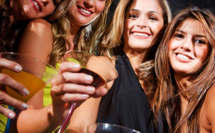 5 lucruri pe care le fac femeile fiind in stare de ebrietate! Cum le eviti - FOTO 5 lucruri pe care le fac femeile fiind in stare de ebrietate! Cum le eviti - FOTO