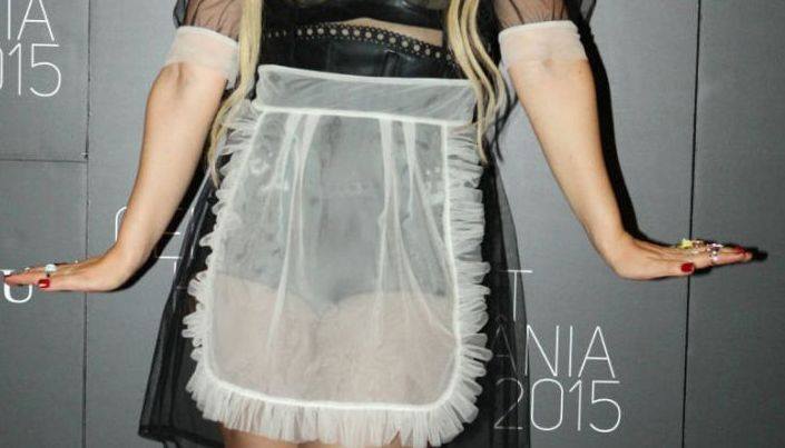 O vedeta din Romania, intr-un sutien transparent, la un eveniment monden - FOTO