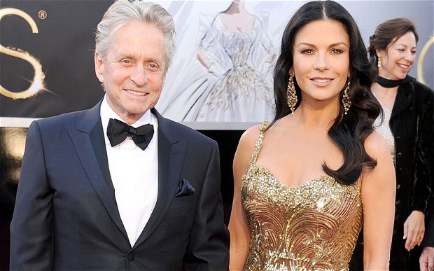 Michael Douglas, alaturi de Catherine Zeta-Jones si cei doi copii! Cat de mari au crescut acestia - FOTO Michael Douglas, alaturi de Catherine Zeta-Jones si cei doi copii! Cat de mari au crescut acestia - FOTO