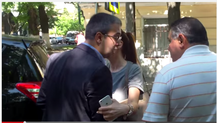 Deputatul Sergiu Sirbu, injurat de un sofer in plina strada: "Ai plecat in..." - VIDEO