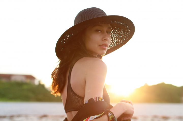 Franjurile sunt in tendintele acestei veri. Doua tinute de plaja de la fashion bloggerita Daniela Culev