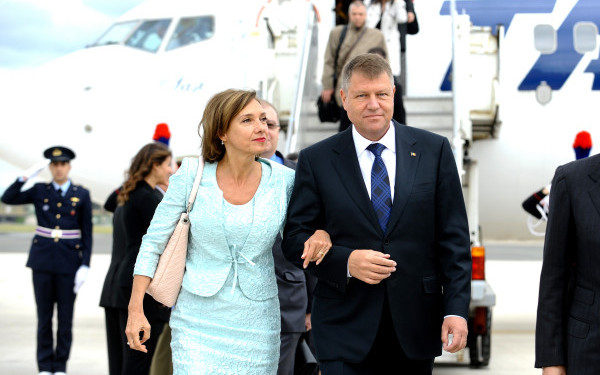 Carmen Iohannis, aparitie neasteptata! Cum arata prima-doamna a Romaniei intr-o fusta ultra sexy