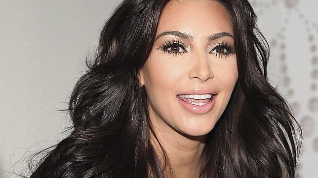 Kim Kardashian, cu sanii la vedere, intr-o rochie transparenta! Cum a fost surprinsa in Anglia - FOTO Kim Kardashian, cu sanii la vedere, intr-o rochie transparenta! Cum a fost surprinsa in Anglia - FOTO