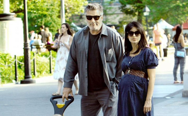 Sotia lui Alec Baldwin, la doua saptamani dupa ce a nascut! Uite cat de bine arata - FOTO Sotia lui Alec Baldwin, la doua saptamani dupa ce a nascut! Uite cat de bine arata - FOTO