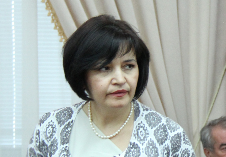 Monica Babuc in guma