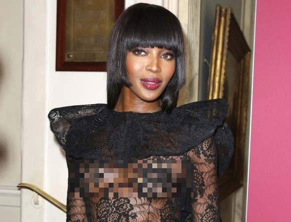 Naomi Campbell a imbracat o rochie din dantela! A "ascuns" foarte putin - FOTO Naomi Campbell a imbracat o rochie din dantela! A "ascuns" foarte putin - FOTO