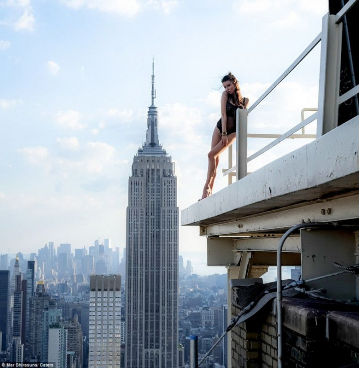 Imaginile astea iti vor taia respiratia! Fotografiile cu femei super sexy pe cele mai inalte cladiri din New York! Imaginile astea iti vor taia respiratia! Fotografiile cu femei super sexy pe cele mai inalte cladiri din New York!