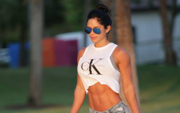 I se spune "The Body", iar motivul este evident! Cum arata regina fitness-ului intr-o pereche de jeansi extrem de scurti - FOTO I se spune "The Body", iar motivul este evident! Cum arata regina fitness-ului intr-o pereche de jeansi extrem de scurti - FOTO