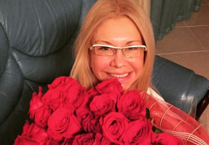 Ludmila Balan, intr-o fusta periculos de scurta! Cum s-a lasat fotografiata mama lui Dan Balan Ludmila Balan, intr-o fusta periculos de scurta! Cum s-a lasat fotografiata mama lui Dan Balan