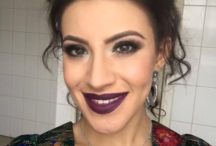 Nicoleta Nuca nu se poate desparti de acest accesoriu! Este in tendintele modei - FOTO