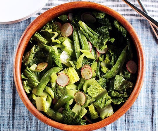 Salata crocanta cu dressing de marar Salata crocanta cu dressing de marar