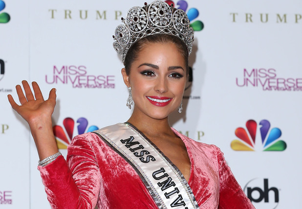 Miss Univers 2012 a facut furori la un eveniment monden! Vezi ce rochie ravasitoare a imbracat - FOTO