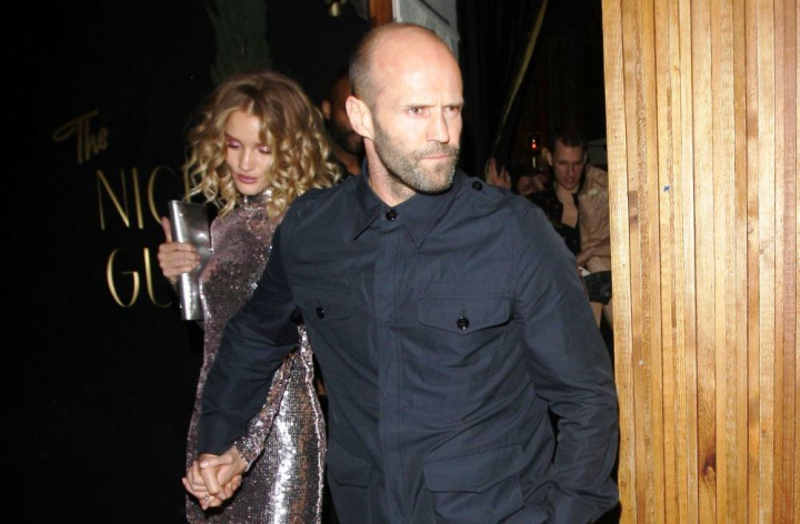 Rosie Huntington-Whiteley, sexy de ziua ei. Rochia minuscula in care au admirat-o Jason Statham si prietenii ei - FOTO