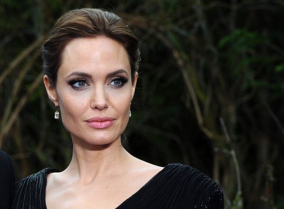 "Sora geamana" a Angelinei Jolie ii face concurenta actritei! Mara Teigen ii seamana perfect - FOTO