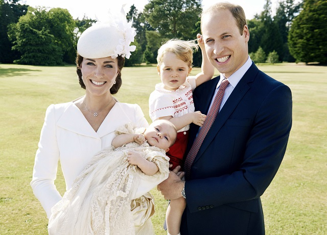 Printul George, adorabil in cea mai recenta poza. Cum arata fiul lui Kate si William la 2 ani si 8 luni Printul George, adorabil in cea mai recenta poza. Cum arata fiul lui Kate si William la 2 ani si 8 luni