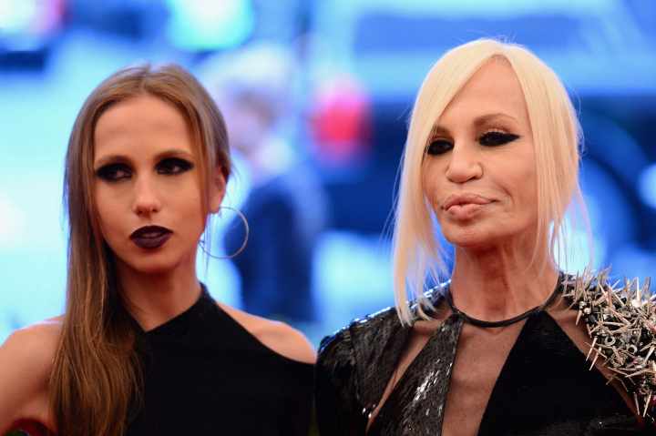 Fiica Donatellei Versace, o prezenta discreta. Cum arata Allegra, mostenitoarea celebrului imperiu - FOTO 