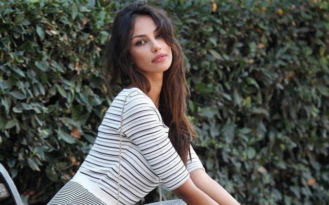 Madalina Ghenea, asa cum nu ai mai vazut-o niciodata. Si-a ridicat rochia si... - FOTO Madalina Ghenea, asa cum nu ai mai vazut-o niciodata. Si-a ridicat rochia si... - FOTO
