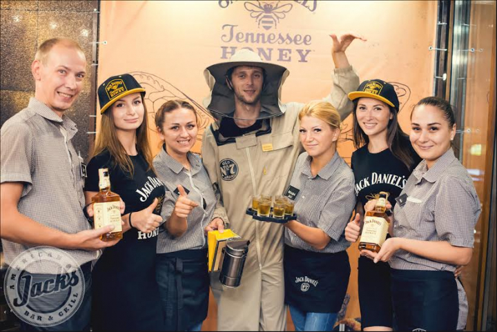  La Chisinau a fost lansat oficial noul Jack Daniel\'s Tennessee Honey, care vine sa te umple de pasiune - VIDEO