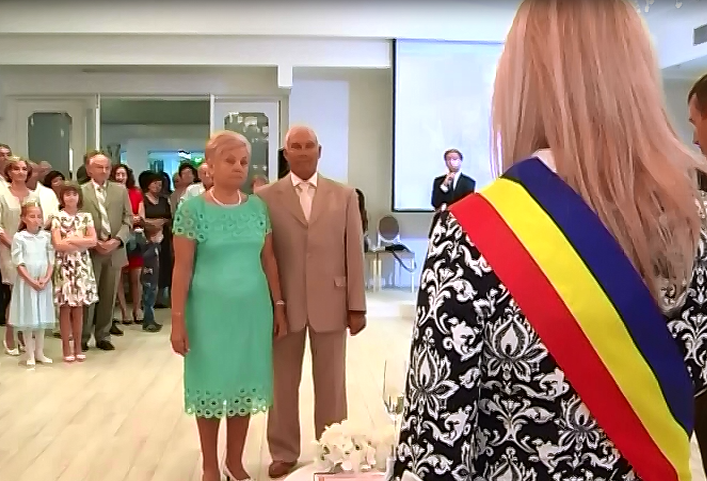 Jumatate de secol de iubire. Parintii fotbalistului Radu Rebeja si-au jucat nunta de aur - VIDEO