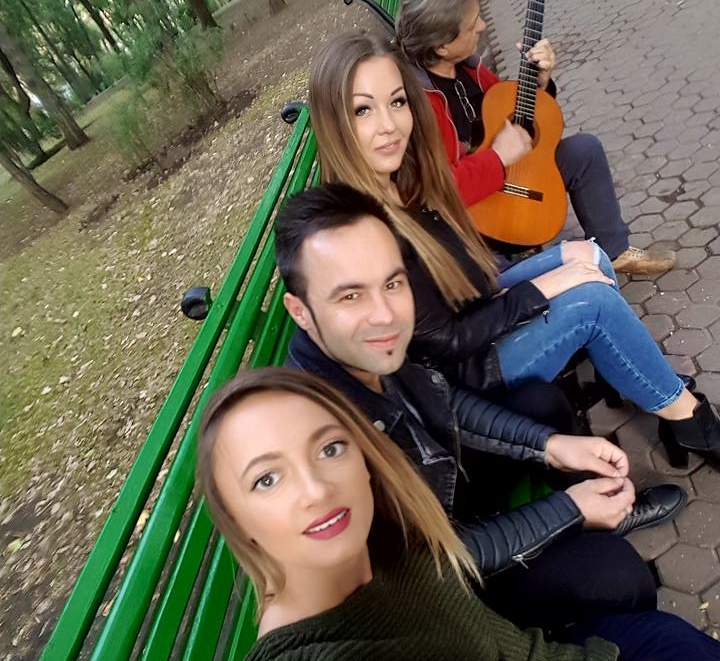 Continua sa promoveze talente. Cine este tanara care l-a impresionat pe El Radu cu vocea sa - VIDEO Continua sa promoveze talente. Cine este tanara care l-a impresionat pe El Radu cu vocea sa - VIDEO