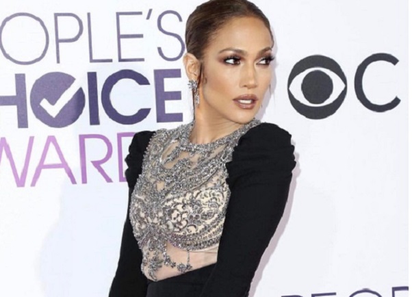 Jennifer Lopez, selfie indraznet pe Instagram! Vedeta si-a aratat sanii - FOTO Jennifer Lopez, selfie indraznet pe Instagram! Vedeta si-a aratat sanii - FOTO