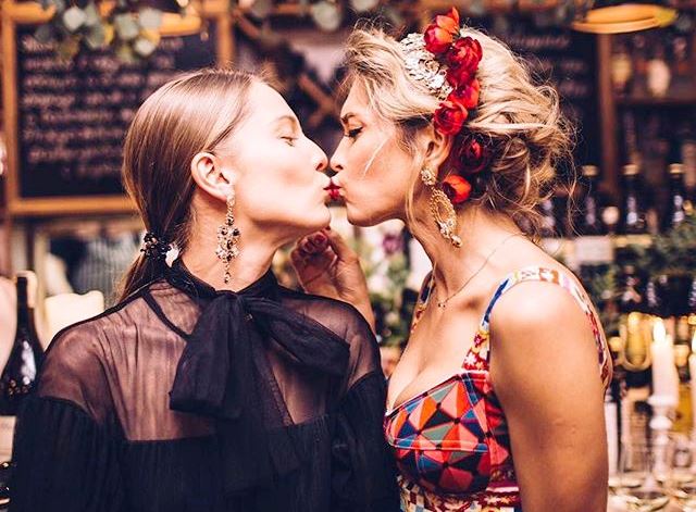 Vera Brejneva si-a sarbatorit ziua de nastere in stil italian. Uite cum si-a facut de cap alaturi de prietene, la petrecerea "Dolce Vera"