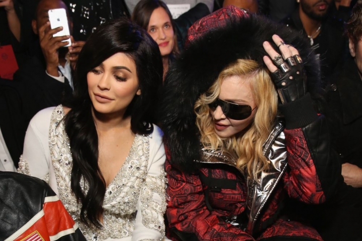 Zici ca sunt surori! Cum s-au prezentat Kylie Jenner si Madonna, la NY Fashion Week - FOTO Zici ca sunt surori! Cum s-au prezentat Kylie Jenner si Madonna, la NY Fashion Week - FOTO