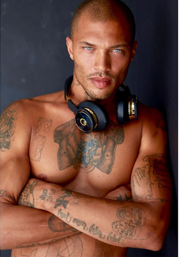 Iti amintesti de Jeremy Meeks? Vezi in ce lux a ajuns sa traiasca dupa ce a primit titlul de "cel mai sexy detinut" - FOTO Iti amintesti de Jeremy Meeks? Vezi in ce lux a ajuns sa traiasca dupa ce a primit titlul de "cel mai sexy detinut" - FOTO