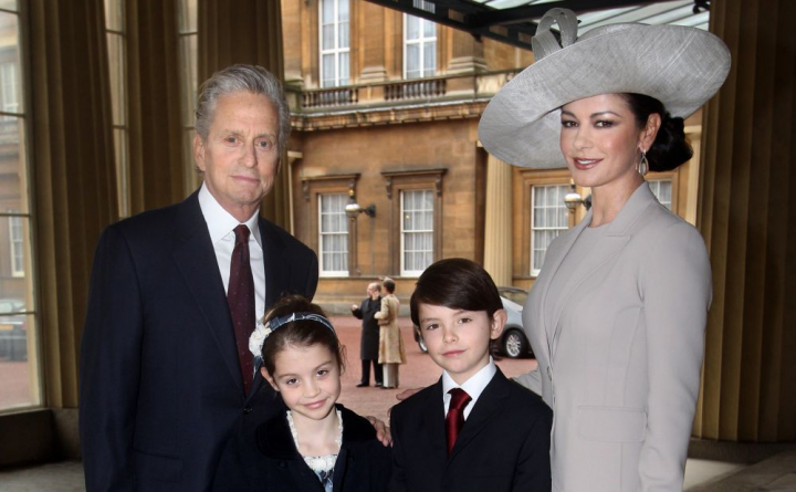 Era o fetita dragalasa, acum e o adolescenta superba. Cum arata fiica lui Michael Douglas si a lui Catherine Zeta Jones - FOTO Era o fetita dragalasa, acum e o adolescenta superba. Cum arata fiica lui Michael Douglas si a lui Catherine Zeta Jones - FOTO