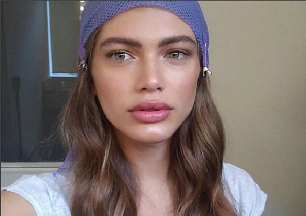 Cel mai frumos transsexual, pe coperta Vogue! Este greu de crezut ca a fost candva barbat - FOTO Cel mai frumos transsexual, pe coperta Vogue! Este greu de crezut ca a fost candva barbat - FOTO