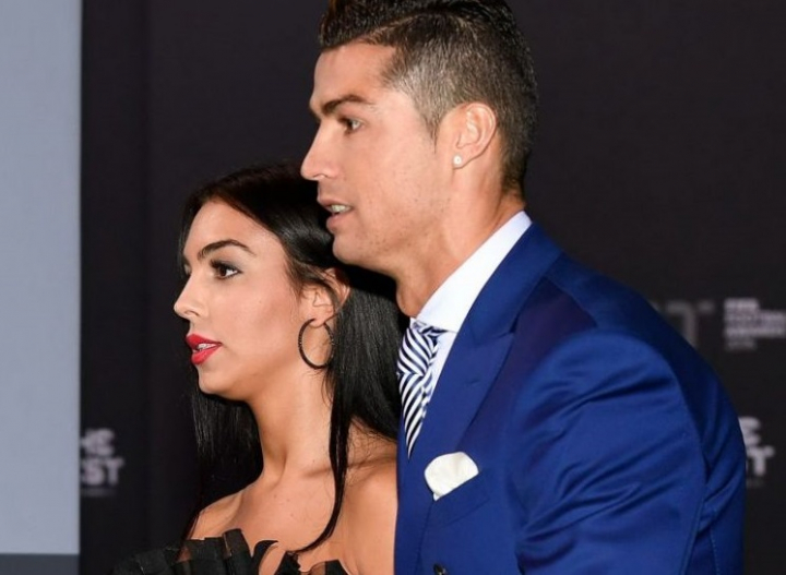 Iubita lui Ronaldo a scapat de inhibitii. Tanara pozeaza din ce in ce mai provocator pe Instagram - FOTO Iubita lui Ronaldo a scapat de inhibitii. Tanara pozeaza din ce in ce mai provocator pe Instagram - FOTO