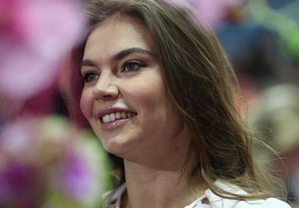 Alina Kabaeva a iesit in public, dupa o perioada lunga in care s-a tot ascuns. Iata cum arata acum - FOTO Alina Kabaeva a iesit in public, dupa o perioada lunga in care s-a tot ascuns. Iata cum arata acum - FOTO