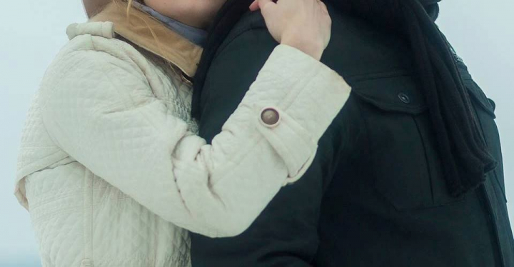 Doi artisti de la noi, intr-o ipostaza romantica! S-au imbratisat pe un lac inghetat - VIDEO Doi artisti de la noi, intr-o ipostaza romantica! S-au imbratisat pe un lac inghetat - VIDEO