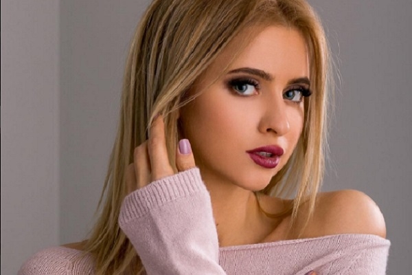 Iubita lui Renato Usatai, rasfatata din nou! Vezi  mesajul de pe cadoul Sandrei Dodon - FOTO