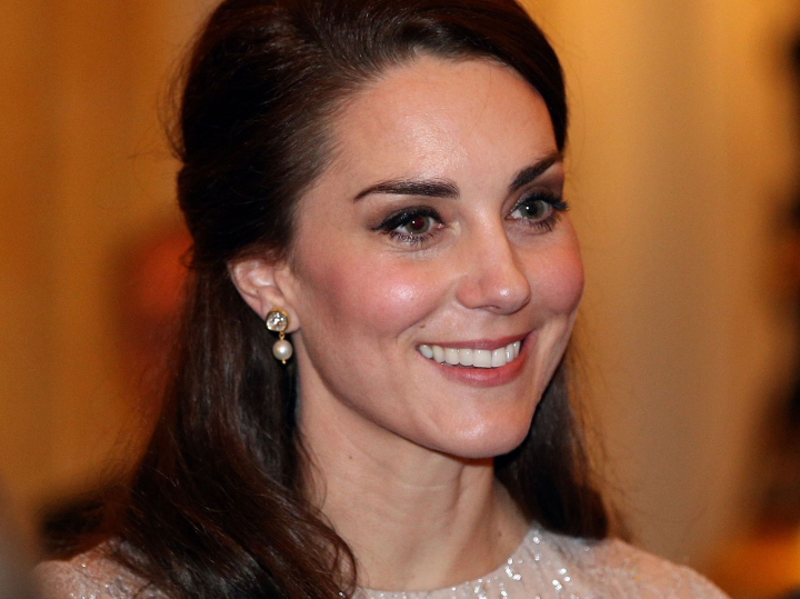 Kate Middleton a stralucit la propriu la un eveniment monden. Este una din cele mai frumoase tinute - FOTO Kate Middleton a stralucit la propriu la un eveniment monden. Este una din cele mai frumoase tinute - FOTO