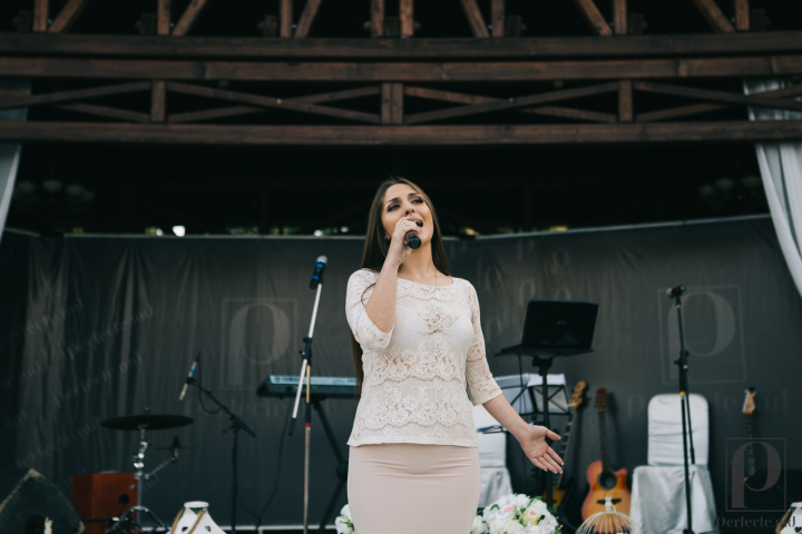 Elena Javelea a interpretat o piesa emotionanta din repertoriul Anastasiei Lazariuc. Vezi cum a cantat "Seara Albastra" - VIDEO